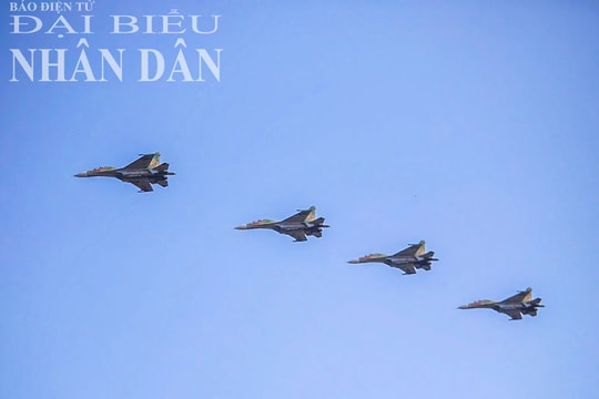 Cận cảnh máy bay chiến đấu diễn tập, chuẩn bị Đại lễ Kỷ niệm 50 năm Giải phóng miền Nam