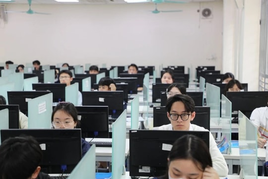 Trường đại học nào tổ chức kỳ thi V-SAT để xét tuyển năm 2025?