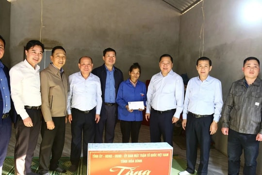 Huyện Mai Châu (Hòa Bình): “Chỉ bàn làm, không bàn lùi” trong xóa nhà tạm, nhà dột nát