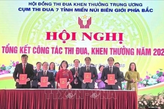 Tiếp tục đổi mới công tác thi đua, khen thưởng