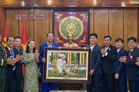 Phó Chủ tịch Quốc hội, Thượng tướng Trần Quang Phương thăm, làm việc tại thị xã Đức Phổ, tỉnh Quảng Ngãi