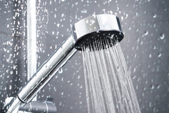 Thói quen nhiều người mắc phải làm tăng nguy cơ liệt mặt, méo miệng