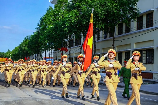 Cận cảnh hàng nghìn chiến sĩ tập luyện diễu binh, diễu hành chuẩn bị Lễ kỷ niệm 50 năm giải phóng miền Nam