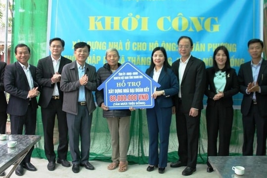 Bài 1: Những nếp nhà của tình đoàn kết