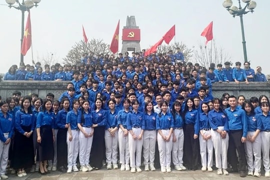 Thành phố Lào Cai: Kết nạp gần 1.000 đoàn viên mới tại các địa chỉ đỏ