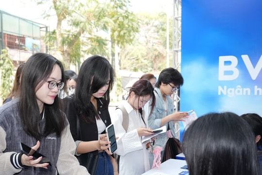 NEU Career Week 2025: Doanh nghiệp ưu tiên tuyển dụng sinh viên biết sử dụng AI
