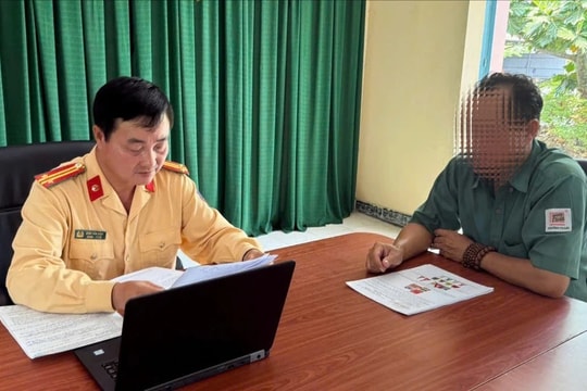 Chuyển làn không bật đèn xi nhan, tài xế bị phạt 10 triệu đồng