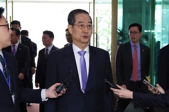 Thủ tướng Hàn Quốc bất ngờ được phục chức quyền Tổng thống