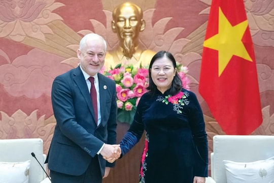 Chủ tịch Nhóm Nghị sĩ hữu nghị Việt Nam - Ba Lan Lê Thị Nga tiếp Chủ tịch Nhóm Nghị sĩ hữu nghị Ba Lan - Việt Nam