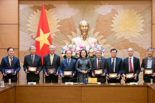 Phó Chủ tịch Quốc hội Nguyễn Thị Thanh gặp mặt Đoàn Đại biểu Viện Kinh tế Văn hóa