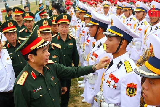 Kiểm tra hợp luyện diễu binh, diễu hành trong Lễ kỷ niệm 50 năm Ngày Giải phóng miền Nam, thống nhất đất nước