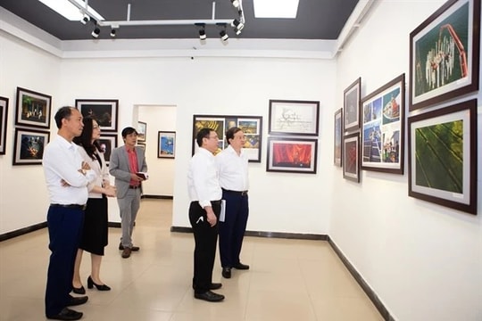 Thúc đẩy nghệ sĩ nhiếp ảnh trẻ sáng tạo, công bố tác phẩm 