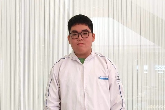 Nam sinh lớp 12 giành điểm tuyệt đối 1600/1600 kỳ thi SAT chia sẻ bí quyết làm bài thi