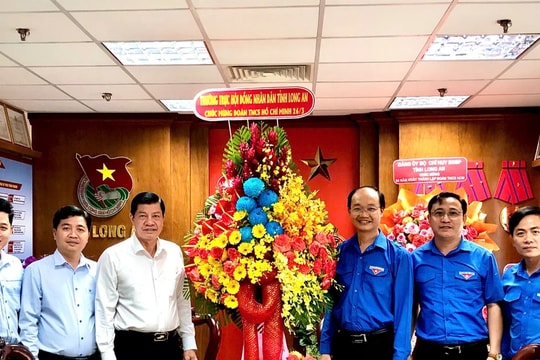 Chánh Văn phòng Đoàn ĐBQH và HĐND tỉnh Long An Đặng Thanh Bình thăm, chúc mừng Đoàn TNCS Hồ Chí Minh 