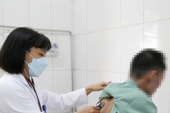 Sốt cao hơn một tháng, người đàn ông bất ngờ phát hiện nấm phổi