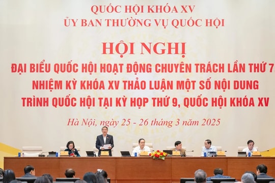 Ngày làm việc thứ hai, Hội nghị đại biểu Quốc hội hoạt động chuyên trách lần thứ 7 