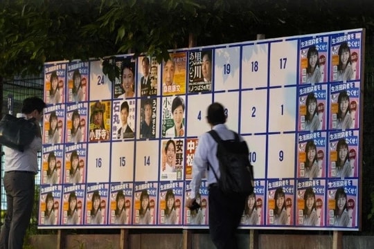 Nhật Bản ban hành luật mới chuẩn hóa sử dụng áp phích tranh cử