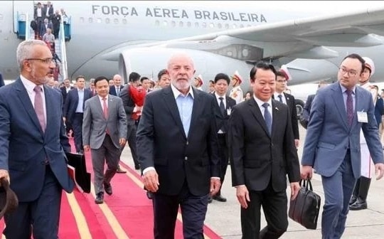 Tổng thống Brazil Luiz Inácio Lula da Silva đến Hà Nội, bắt đầu thăm cấp Nhà nước tới Việt Nam