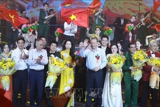 Tổng Bí thư Tô Lâm dự Chương trình nghệ thuật "Đảng trong mùa Xuân đại thắng"