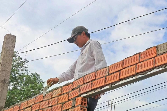 Dong Thap aims to build 2,000 new houses for poor people in 2025