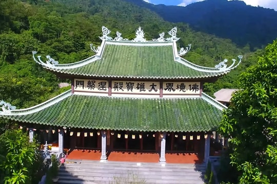 Chùa Tản Viên: Ngôi cổ tự ẩn mình trên dãy núi Ba Vì