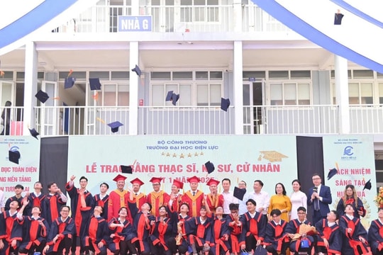 Trường Đại học Điện Lực trao bằng tốt nghiệp cho 900 học viên, sinh viên
