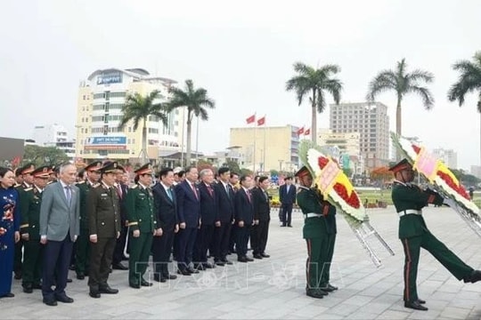 Tổng Bí thư Tô Lâm dâng hương tưởng niệm các Anh hùng liệt sĩ tại Đài tưởng niệm thành phố Đà Nẵng
