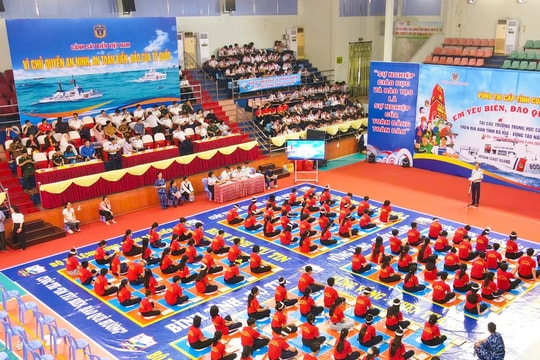 100 thí sinh xuất sắc vượt qua 42.000 thí sinh tranh tài tại vòng thi trực tiếp "Em yêu biển, đảo quê hương"