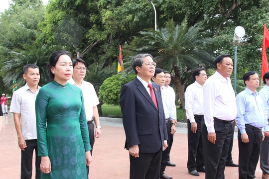 Phó Chủ tịch Quốc hội Nguyễn Đức Hải thăm, tặng quà gia đình chính sách ở Bình Định