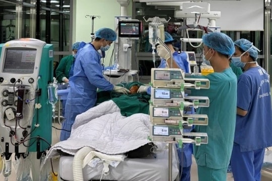 Tự chữa đau răng tại nhà, người đàn ông bị sốc nhiễm khuẩn hôn mê 