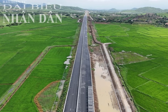 Trượt nhiều gói thầu nhỏ, Công ty Cổ phần Quản lý và Xây dựng Đường bộ Khánh Hòa dễ dàng trúng các gói thầu "khủng"