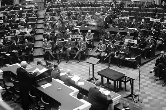 Từ Paris đến Tashkent: Hành trình bền bỉ vì chủ nghĩa nghị viện