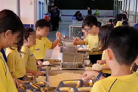 Vụ học sinh trường Tuệ Đức bị nghi ngộ độc thực phẩm: Công ty Cổ phần Quốc tế Haseca Mekong trúng thầu cung cấp suất ăn những trường nào?