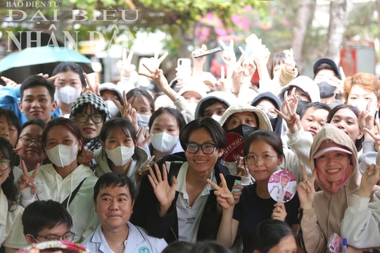 Mái ấm gia đình Việt trao 2 tỷ đồng cho 18 em nhỏ