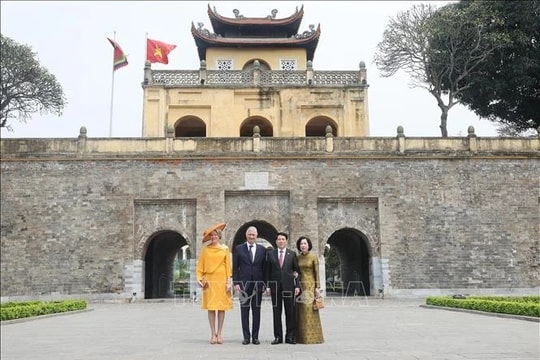 Chủ tịch nước Lương Cường và Nhà Vua Philippe tham quan Hoàng thành Thăng Long