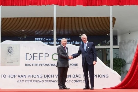 Phó Thủ tướng Thường trực Nguyễn Hòa Bình và Nhà vua Bỉ dự lễ khai trương Tổ hợp Văn phòng dịch vụ KCN Bắc Tiền Phong