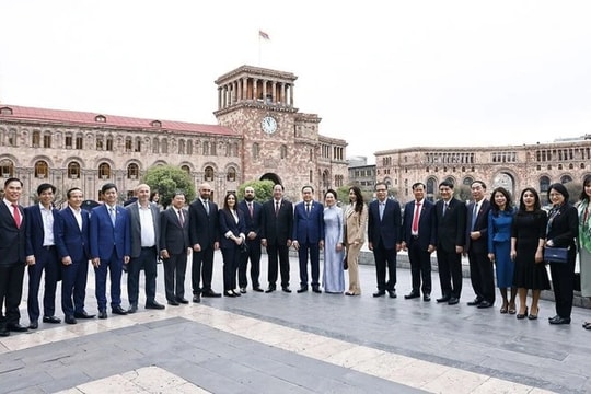 Chủ tịch Quốc hội Trần Thanh Mẫn và Phu nhân tham quan Bảo tàng lịch sử Quốc gia Armenia