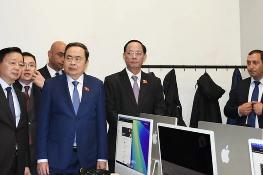 Chủ tịch Quốc hội Trần Thanh Mẫn tham quan Trung tâm Công nghệ sáng tạo TUMO, Armenia