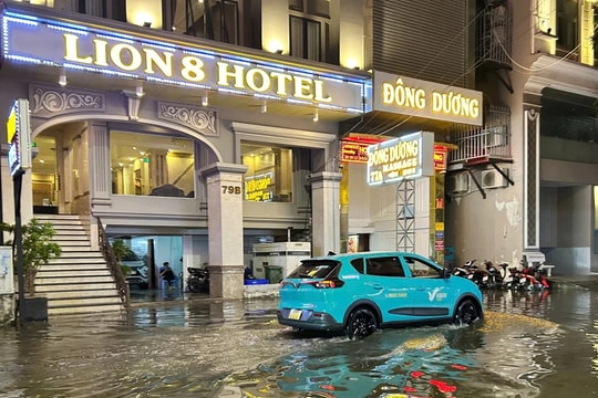 TP. Cần Thơ: Nhiều tuyến đường ngập nước giữa mùa khô