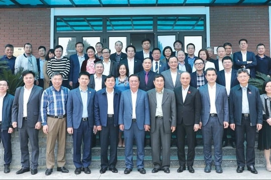 Phó Chủ tịch Quốc hội Lê Minh Hoan làm việc với Đại học Quốc gia Hà Nội