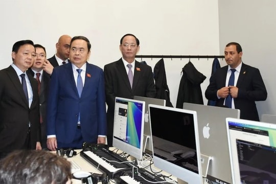 Chủ tịch Quốc hội Trần Thanh Mẫn tham quan Trung tâm Công nghệ sáng tạo TUMO, Armenia