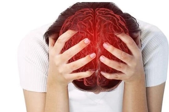 Căn bệnh viêm não khiến nữ sinh rơi vào trạng thái hoảng loạn, không nhận ra người nhà