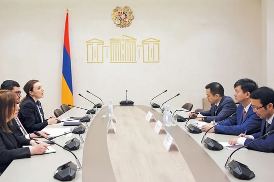 Tổng Thư ký Quốc hội Lê Quang Tùng làm việc với Tổng Thư ký Quốc hội Armenia Davit Arakelyan