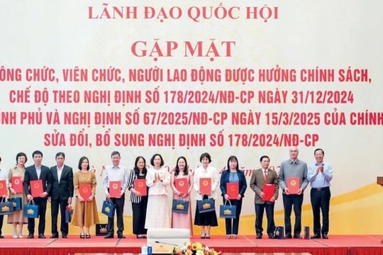 Phó Chủ tịch Quốc hội Nguyễn Thị Thanh gặp mặt công chức, viên chức, người lao động nghỉ việc theo chế độ