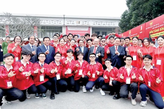 "Bình dân học vụ số" - "khai trí số" đưa dân tộc phát triển hùng cường