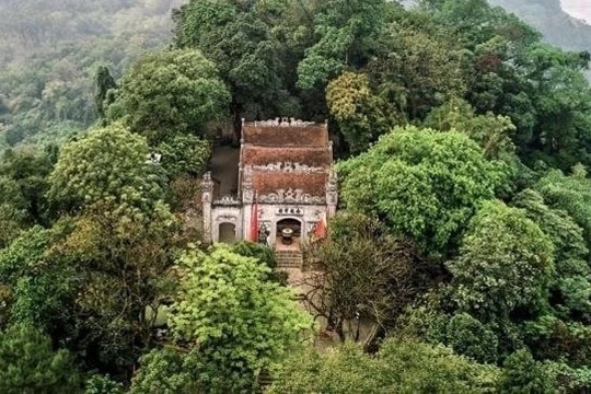 Nước non vẫn nước non nhà ngàn năm