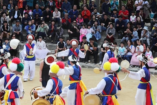 Các dân tộc trên thế giới kỷ niệm như thế nào?