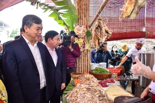Thưởng thức hương vị phở 3 miền tại Festival Phở 2025 