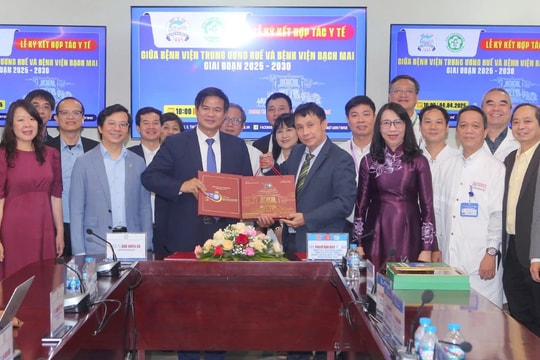 Bệnh viện Trung ương Huế và Bệnh viện Bạch Mai ký thỏa tuận hợp tác toàn diện