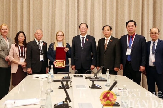 Phó Chủ tịch Quốc hội, Thượng tướng Trần Quang Phương gặp Phó Chủ tịch Quốc hội Thụy Điển Julia Krondid